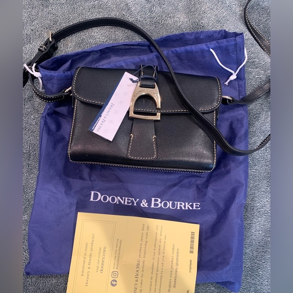 Dooney & Bourke black Crossbody brand new tags attached - Picture 4 of 9